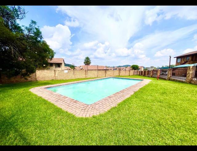 2 BEDROOM TOWNHOUSE FOR SALE IN MEREDALE